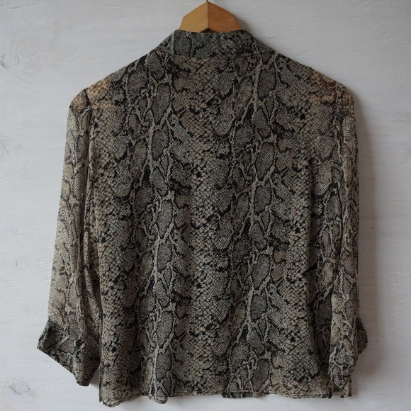 Delicate Animal Print 100% Silk Blouse Classic S - Picture 6 of 6
